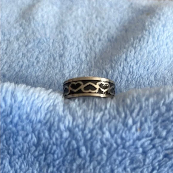 Silver Heart Pattern Ring - Picture 1 of 2